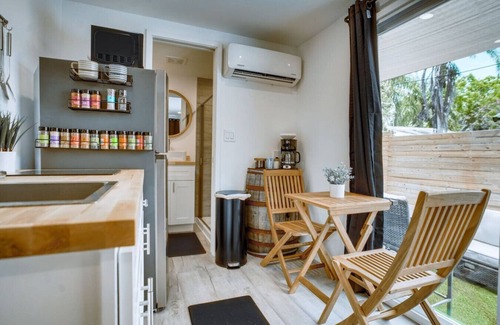 Vero Beach Apartment | Luxury Tiny Container Home |2mi to Beach| Private