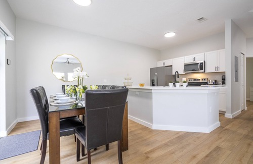 Kissimmee House | Luxury Townhome 4 bed + 3 bath + Private Pool in front of the Clubhouse Resort!