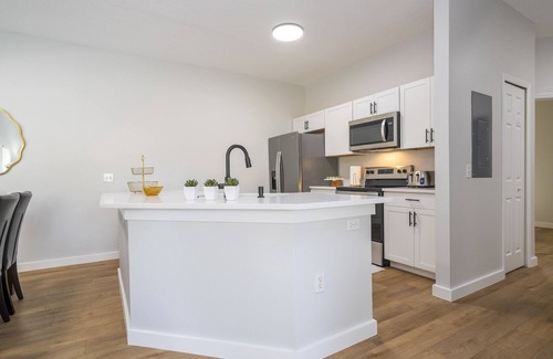Kissimmee House | Luxury Townhome 4 bed + 3 bath + Private Pool in front of the Clubhouse Resort!