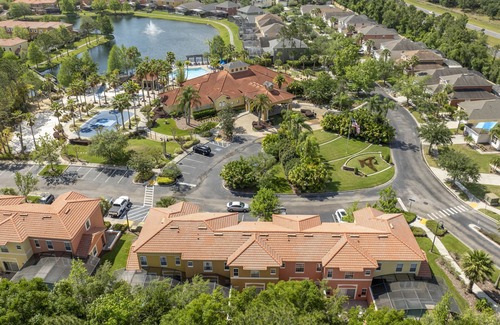 Kissimmee House | Luxury Townhome 4 bed + 3 bath + Private Pool in front of the Clubhouse Resort!