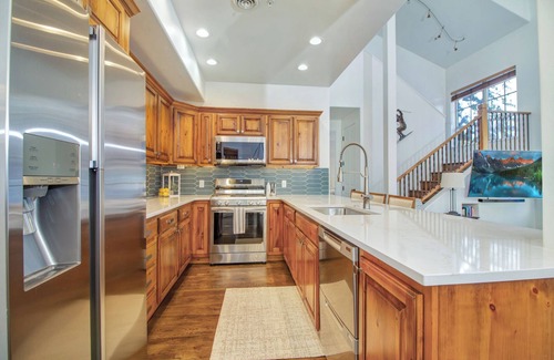 Ketchum House | Luxury Townhome located in West Ketchum. Short walk to Ski Lifts and town!
