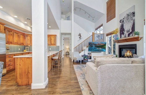 Ketchum House | Luxury Townhome located in West Ketchum. Short walk to Ski Lifts and town!