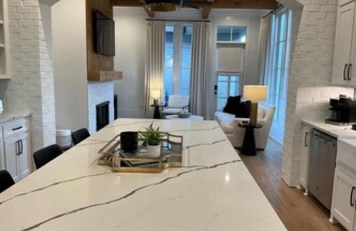 Highlands - Perkins House | Luxury townhome near LSU and L’Auberge Casino