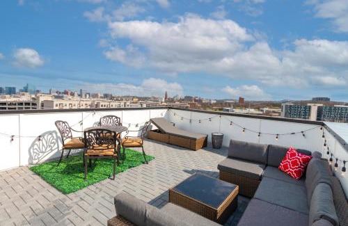 Nashville House | Luxury Townhome Skyline Views Mins To DT