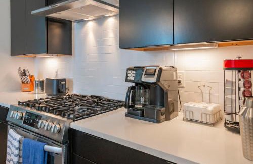 Nashville House | Luxury Townhome Skyline Views Mins To DT