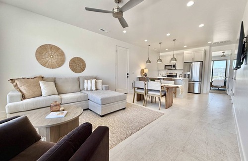 Kanab House | Luxury Townhome w/Red Rock Views Near Zion & Bryce