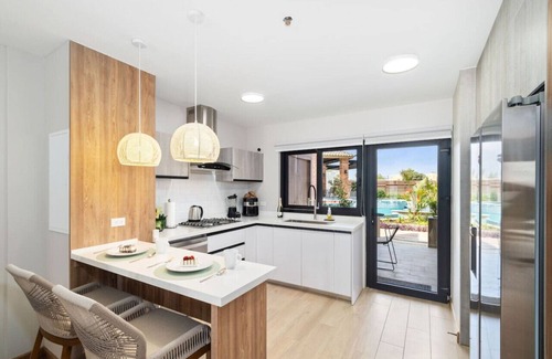 Bakval House | Luxury Townhouse 5-Min Walk to Ritz & Palm Beach at Porta Al Sole 17 by Bocobay