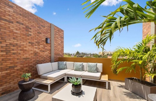 Bakval House | Luxury Townhouse 5-Min Walk to Ritz & Palm Beach at Porta Al Sole 17 by Bocobay