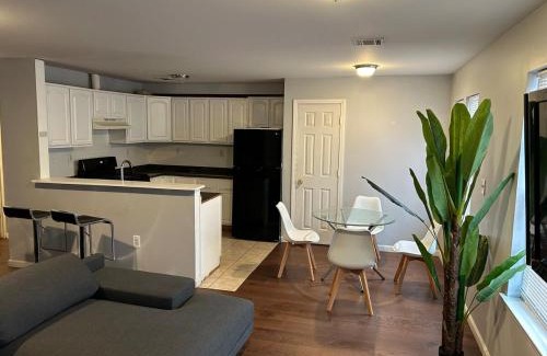 Weequahic Apartment | Luxury Townhouse in Newark