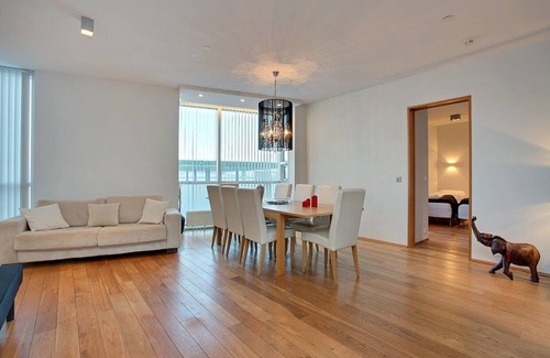 Downtown Apartment | Luxury two bedroom apartment with an ocean view