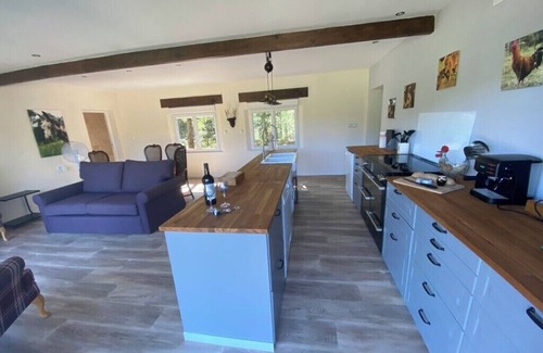 Puy-l'Eveque Cottage | Luxury two-bedroom gite w/pool. Peaceful retreat, surrounded by nature.