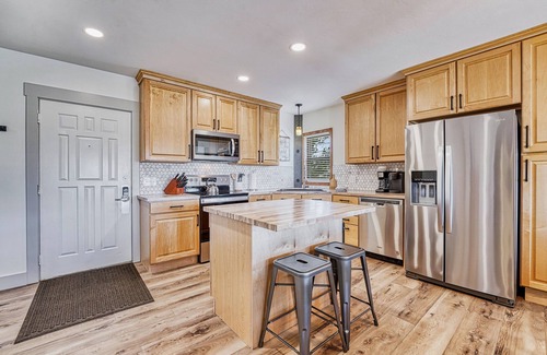 Silvercreek Condo | Luxury Updated 2BR2BA/Walk to Base/Bike Hike Fish Golf/STUNNING Mountain Views🌄