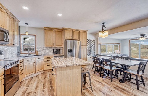 Silvercreek Condo | Luxury Updated 2BR2BA/Walk to Base/Bike Hike Fish Golf/STUNNING Mountain Views🌄