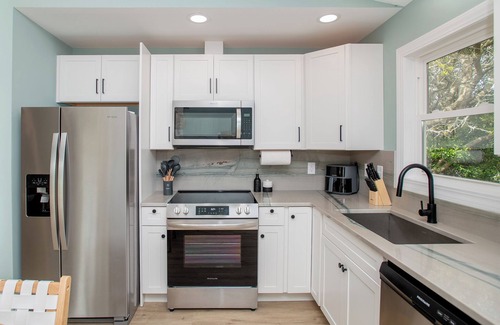Emerald Isle House | Luxury Upper Duplex – All New