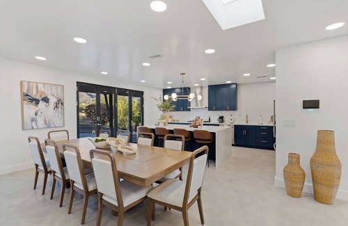 Tucson House | Luxury Upscale Modern home located in the Catalina Foothills. Sleeps 16