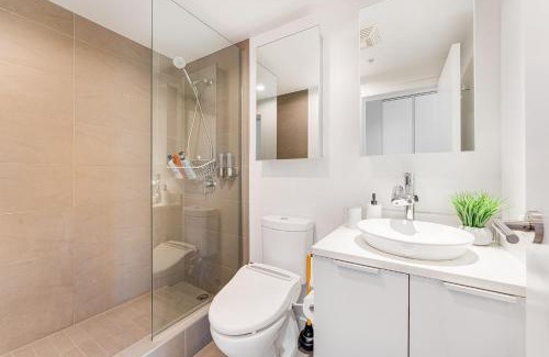Gastown Apartment | Luxury Urban Escape with Million-Dollar Vancouver Views