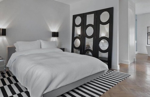 Summerhill House | Luxury Urban Oasis with Pool - steps to Rosedale, Yorkville - Toronto
