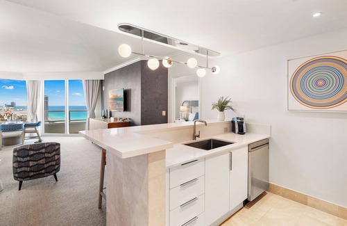 Mid Beach Condo | Luxury Vacation Rentals at Fontainebleau Miami Beach by LRMB