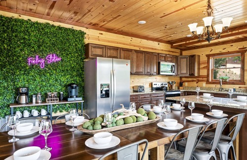 Caton Cabin | Luxury Views, Sparkling Pool, Giant Theater Oh My!