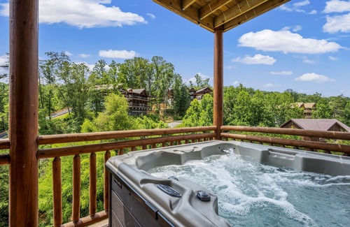 Caton Cabin | Luxury Views, Sparkling Pool, Giant Theater Oh My!