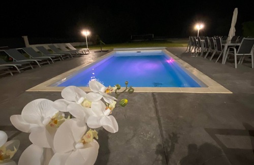 Gevigney Villa | Luxury villa pool for 20 people