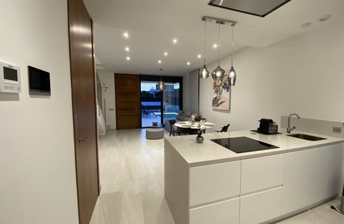 Finestrat House | Luxury villa 10 min. to the beach with pool, garden, 3 bedrooms, 3 bathrooms