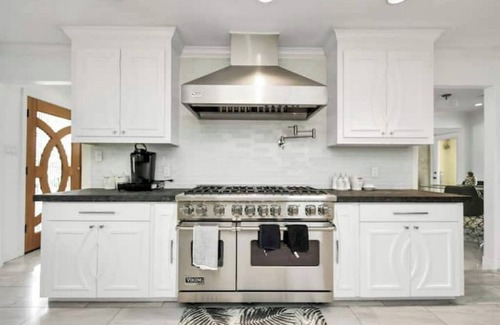 Waller House | Luxury villa. 3 ensuite bedrooms. Huge parkingnn