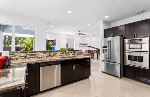 Tamiami Villa | Luxury Villa 5BD/5BA Pool Jacuzzi Near Airport & Miami Perfect World Cup 2026
