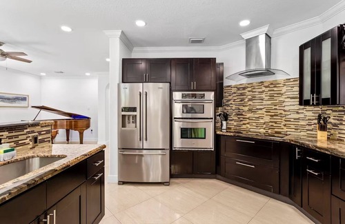 Tamiami Villa | Luxury Villa 5BD/5BA Pool Jacuzzi Near Airport & Miami Perfect World Cup 2026
