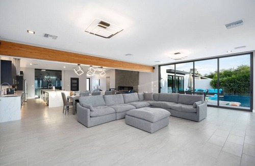 Casa Del Mar Villa | Luxury Villa 5mins to Old Town Pool Fire pit BBQ