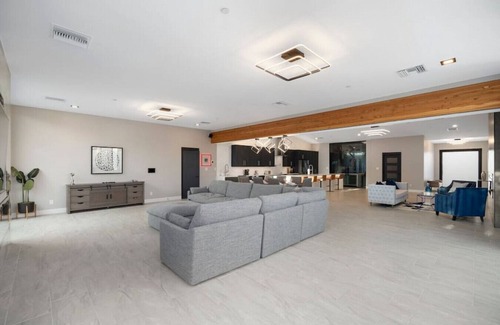 Casa Del Mar Villa | Luxury Villa 5mins to Old Town Pool Fire pit BBQ
