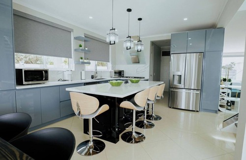 Keito Villa | Luxury Villa ArisolnHome in Noord, Aruban14 guests 6 bedrooms 5.5 bath