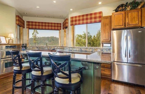 Bass Lake House | Luxury Villa at Bass Lake near Yosemite
