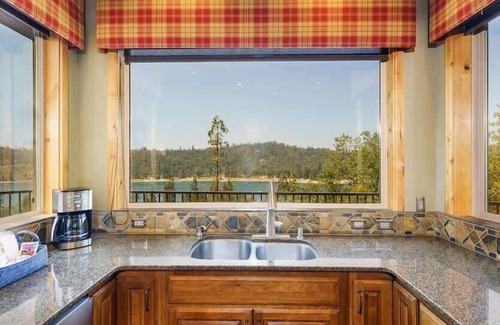 Bass Lake House | Luxury Villa at Bass Lake near Yosemite