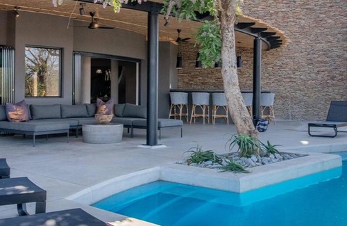 Belfast Villa | Luxury Villa looking onto Kruger National Park