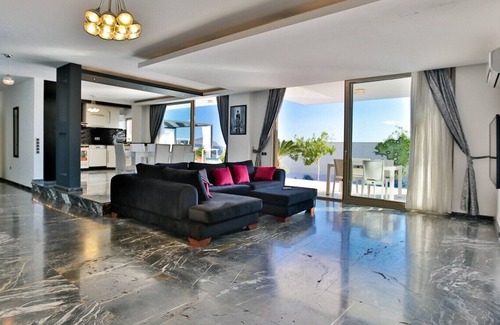 Kas Villa | Luxury Villa Near to City Center with Large Pool, Stunning View and Privacy