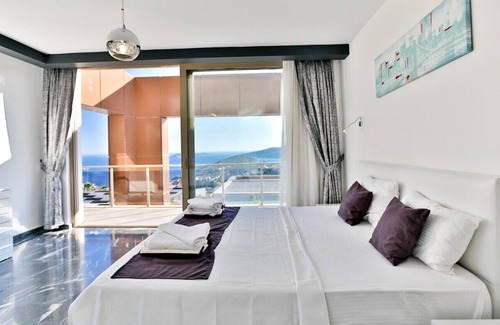 Kas Villa | Luxury Villa Near to City Center with Large Pool, Stunning View and Privacy