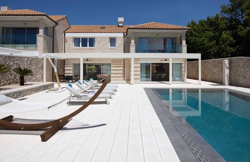 Cavtat Villa | Luxury Villa Noblesse - top of the line seafront villa in Cavtat