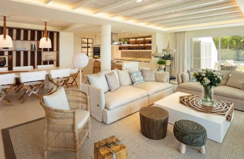 Golden Mile Villa | Luxury villa on the beach in Marbella Golden Mile