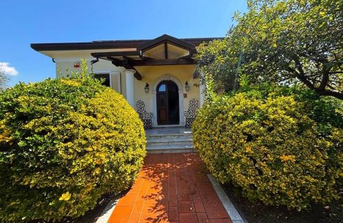 Capanne-Prato-Cinquale Villa | - Luxury Villa - Pool - Garden -Forte dei Marmi Versilia-