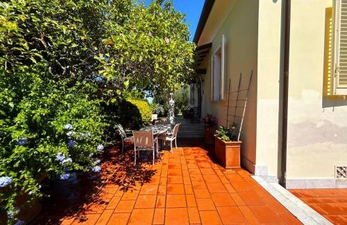Capanne-Prato-Cinquale Villa | - Luxury Villa - Pool - Garden -Forte dei Marmi Versilia-