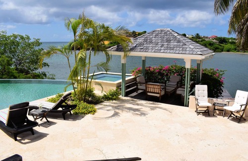 Lance aux Epines Villa | Luxury Villa right on the water and close to attractions