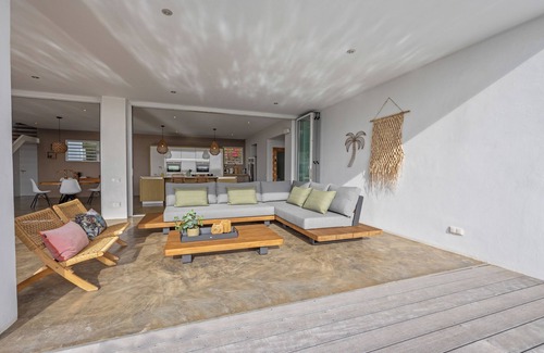 Willemstad Villa | Luxury villa up to 8 people, great views! Close to Jan Thiel & Mambo.