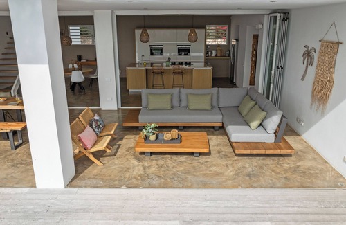 Willemstad Villa | Luxury villa up to 8 people, great views! Close to Jan Thiel & Mambo.