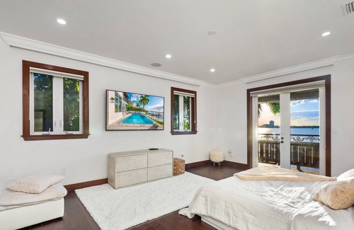 North Bay Village Villa | Luxury villa / Waterfront / Provate island / 5bd
