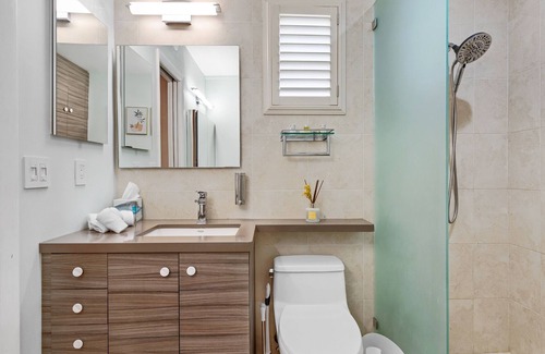 Hollywood Hills Villa | Luxury Villa w/Heated Pool | Mins to Beach