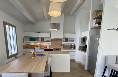 La Flotte Villa | Luxury villa with heated pool close to shops and sea.