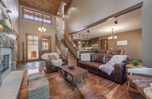 Truckee House | Luxury Villa with hot tub in Old Greenwood, minutes from world class skiing!