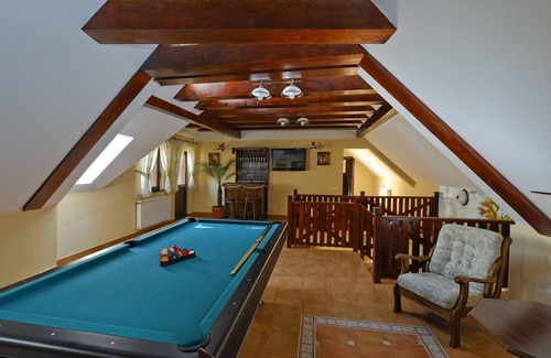 Vladeni Villa | Luxury Villa with private swimmingpool located in residential Saxon area