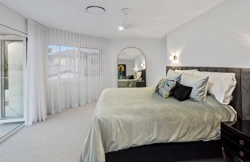 Pelican Waters House | Luxury Waterfront Resort Style Pool, Spa & Firepit
